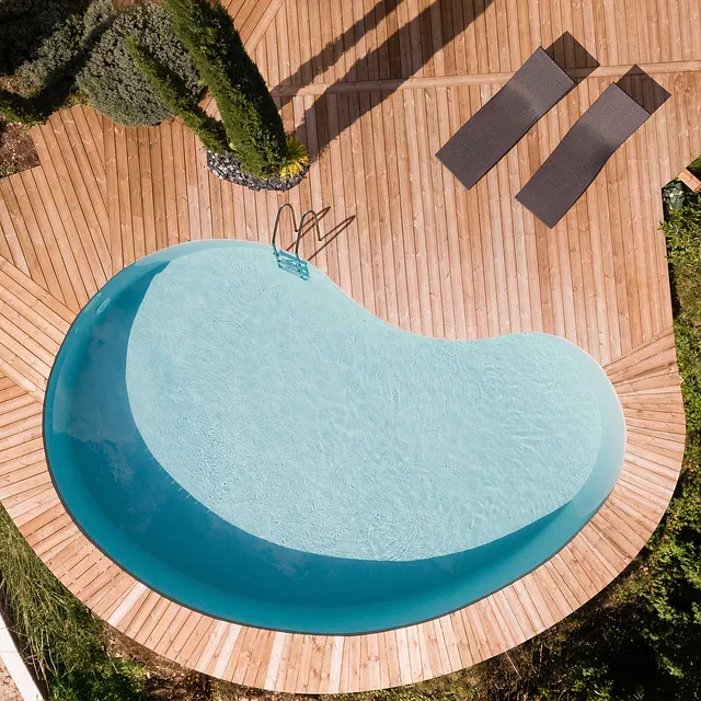 Pool-Typ Adele