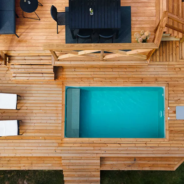 Pool-Typ Tina