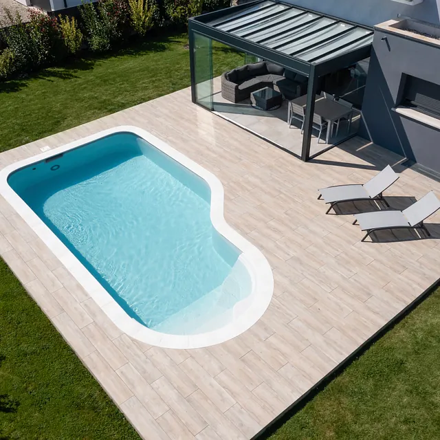 Pool-Typ Maria