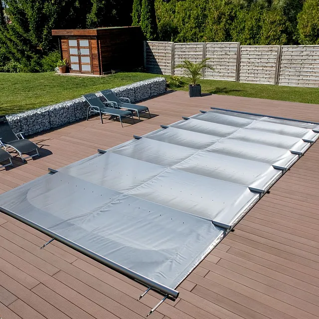 Folienabdeckung auf Pool