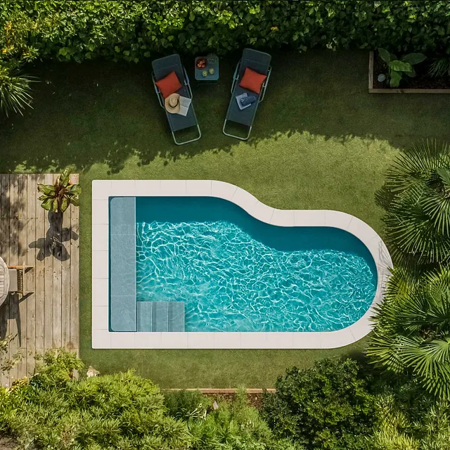 Pool-Typ Inaya