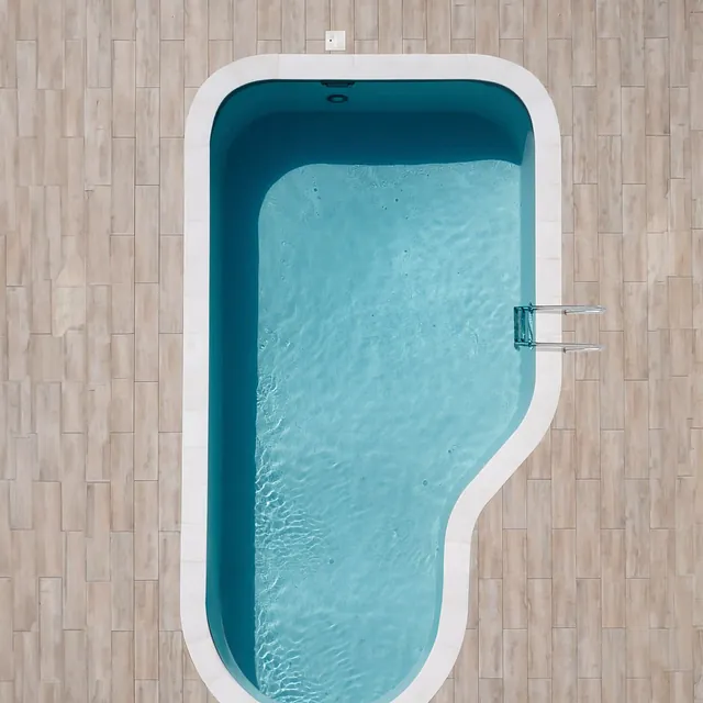 Pool-Typ Maria
